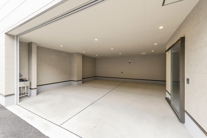 企業様の土地に建てた賃貸マンションの落ち着いた雰囲気のLDK