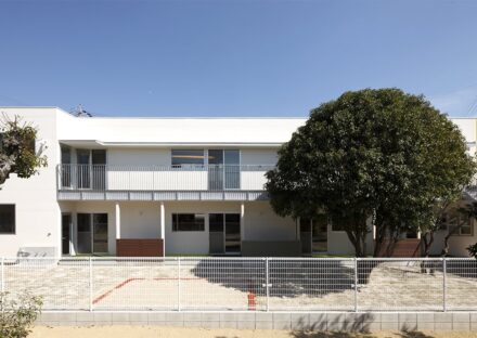 名古屋市名東区の約150坪(約500平米)の土地の砂場のある園庭付きシンプルな外観デザインの保育園