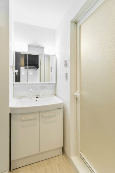 名古屋市中区のワンルーム賃貸マンションの清潔感ある白色の洗面室
