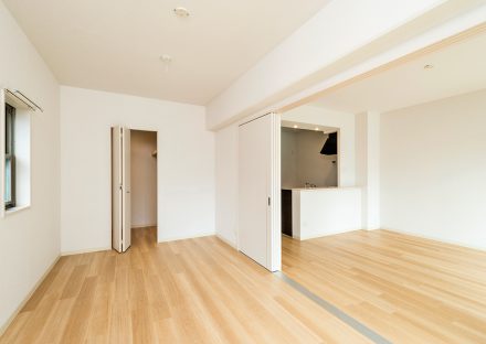 名古屋市西区の全室角部屋賃貸マンションのつなげて使えるナチュラルテイストのLDK＆収納付き洋室
