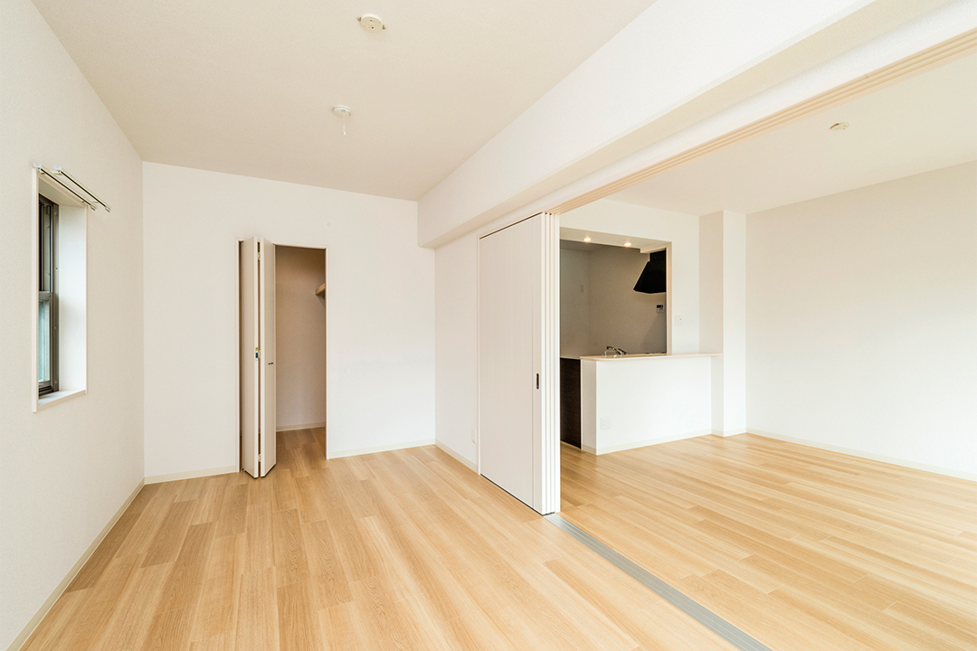 名古屋市西区の全室角部屋賃貸マンションのつなげて使えるナチュラルテイストのLDK＆収納付き洋室