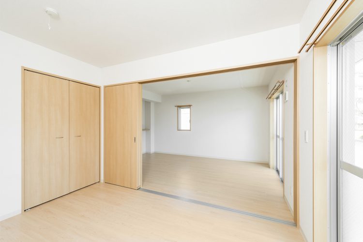 名古屋市緑区の全室角部屋2階建てマンションのつなげて使える収納付き洋室＆LDK