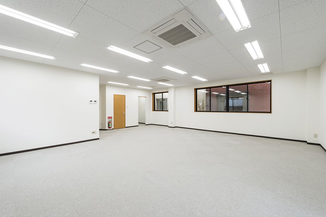 名古屋市名東区の鉄骨造2階建て柱のない広い事務所