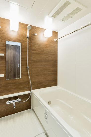 名古屋市天白区の２階建て賃貸マンションのゆったりとしたバスルーム