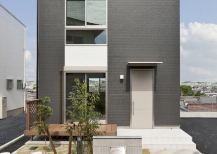 愛知県尾張旭市のウッドデッキのあるスタイリッシュな戸建て賃貸
