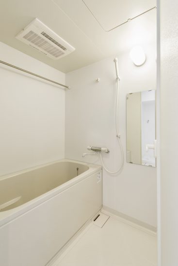 名古屋市中区のワンルームマンションのゆとりサイズの浴室