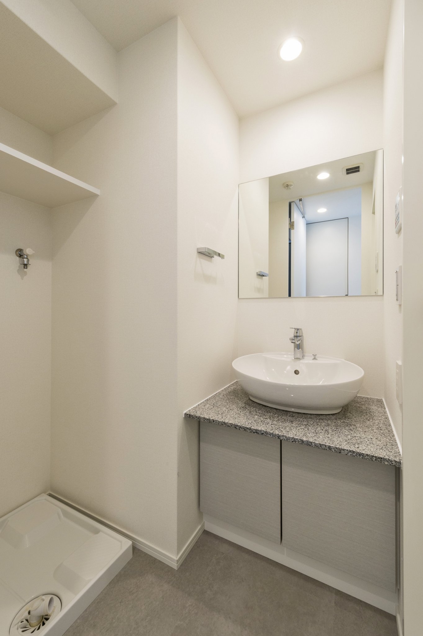 名古屋市北区のワンルームマンションの洗面台の上の丸いボウルがかわいい洗面室