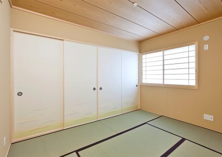 名古屋市緑区の注文住宅のやわらかい襖模様が落ち着く和室