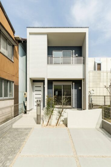 名古屋市北区の白を基調に紺色をアクセントカラーにしたスタイリッシュな雰囲気の戸建賃貸住宅