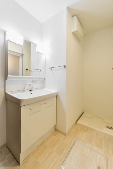 名古屋市名東区のメゾネット賃貸のシンプルな洗面室