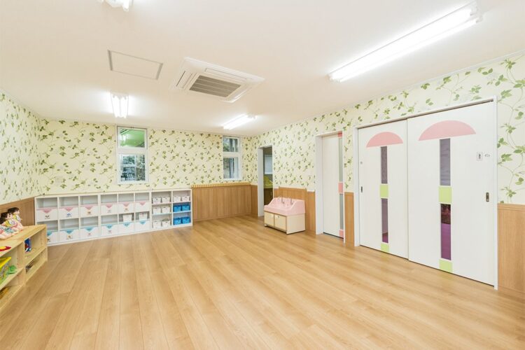 名古屋市名東区の保育施設のドアもかわいらしい1F保育室
