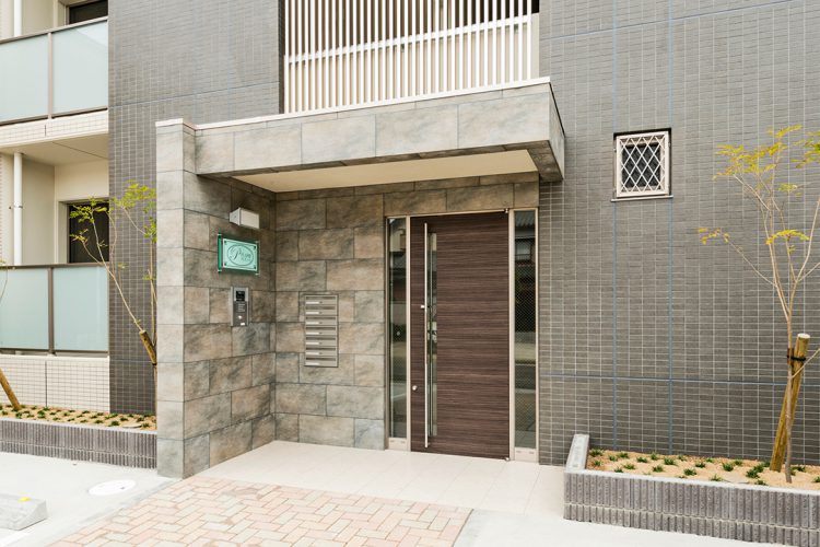 名古屋市西区の全室角部屋賃貸マンションのオートロック＆メールボックスのおしゃれなエントランス