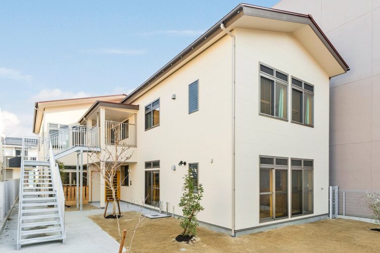 名古屋市中村区の木造2階建て保育施設の２階へつながる屋外階段