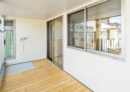 名古屋市中村区の保育施設の屋根の付いた2階テラス