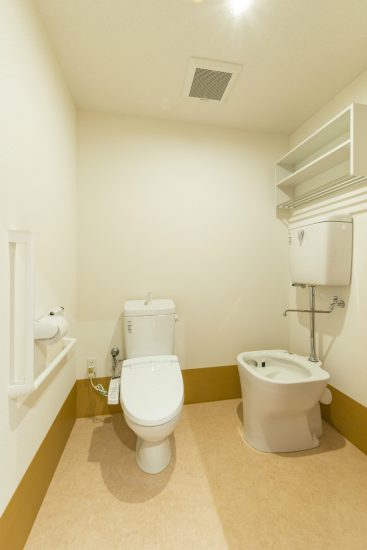 名古屋市西区の福祉施設の1階東側　手すり付のトイレ