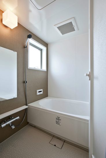 愛知県一宮市の全室角部屋の賃貸マンションのオーバル型のバスタブのお風呂