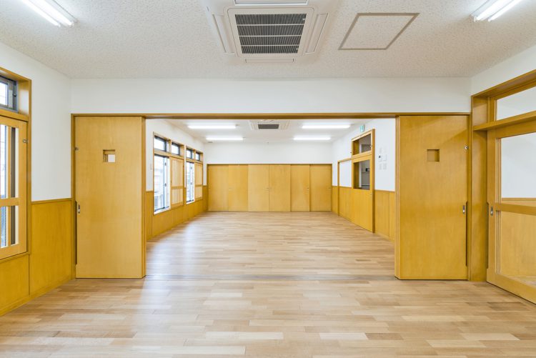 名古屋市中村区の保育施設の大空間のホール