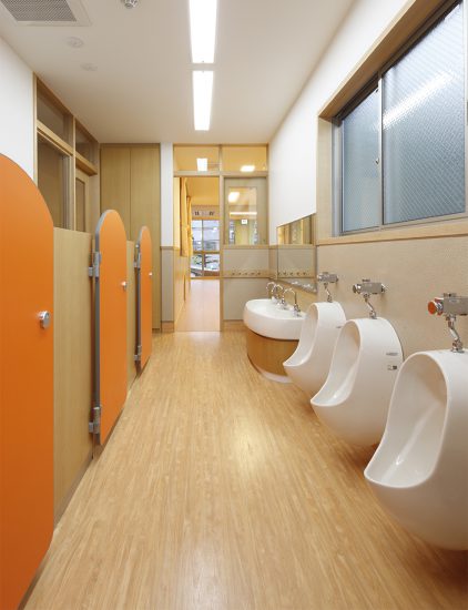 名古屋市千種区の保育施設の2階子ども用のトイレ