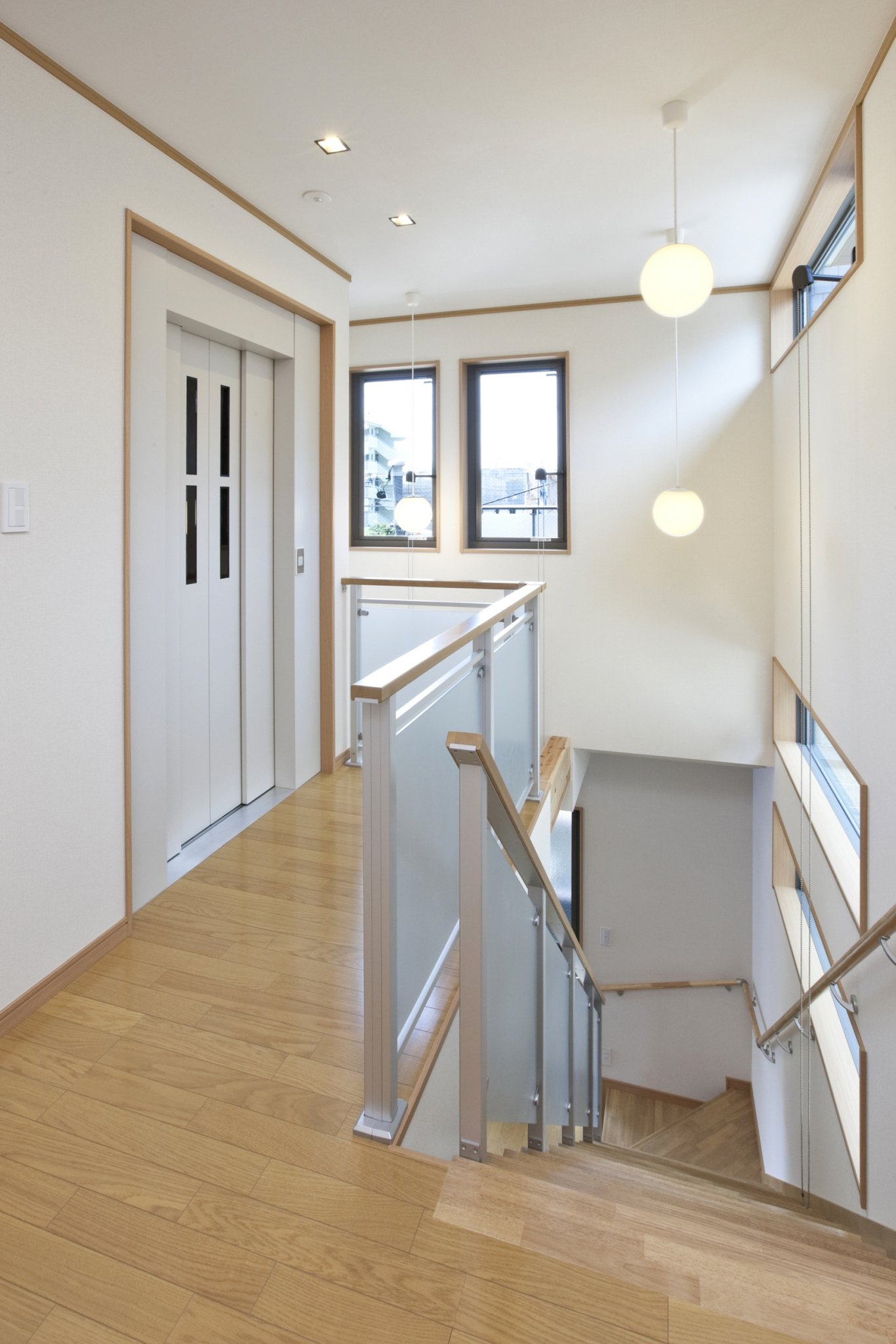 名古屋市の注文住宅のおしゃれな階段 廊下の新築施工写真集 愛知県名古屋市の注文住宅なら実績のあるユニホーへ