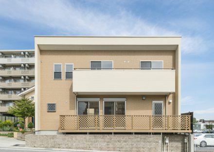 愛知県日進市の注文住宅のテラスとバルコニーあるデザイン