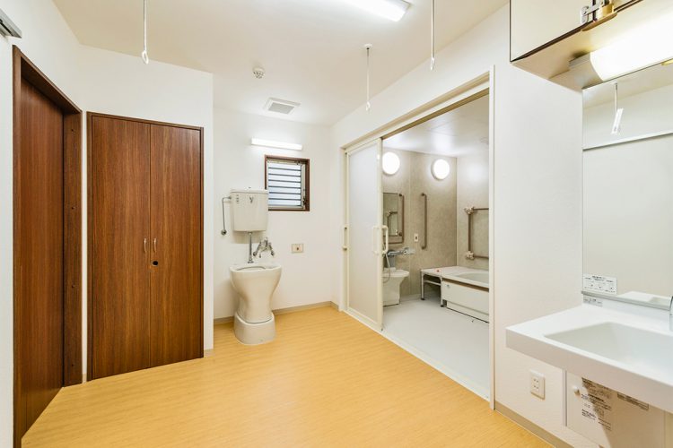 名古屋市南区の介護施設のバリアフリーの脱衣室・浴室