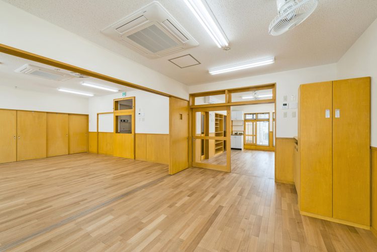 名古屋市中村区の保育施設のつなげて広く使える2歳児保育室＆ホール