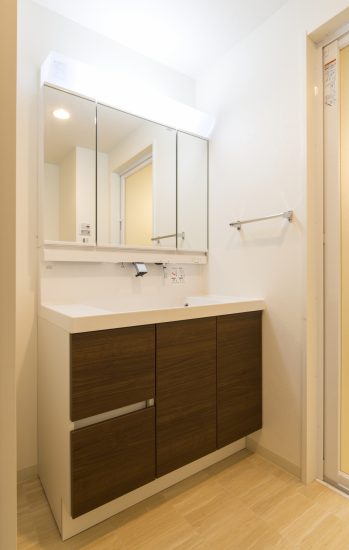 名古屋市名東区の賃貸マンションのシンプルなデザインの洗面室