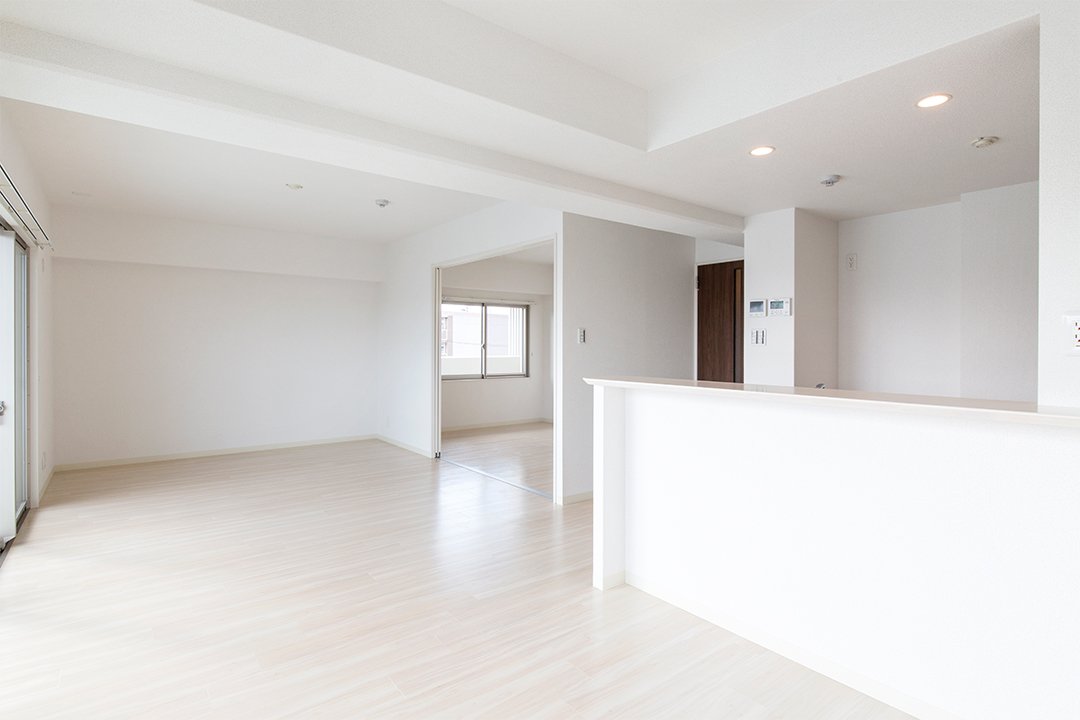 名古屋市名東区の賃貸マンションの白を基調としたシンプルなLDK