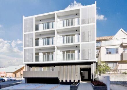 名古屋市名東区の賃貸マンションの素材の違うものの組み合わせのモダンな外観デザイン