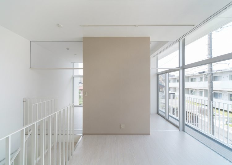 名古屋市天白区の賃貸マンションの大きな窓があり明るい2階