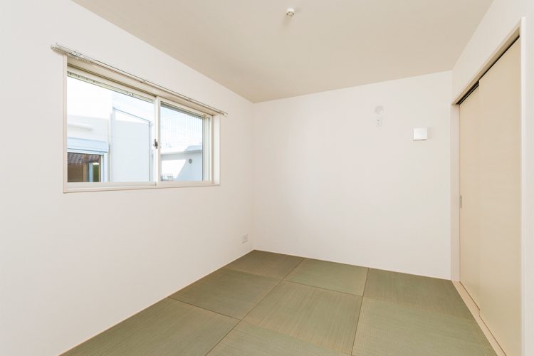 名古屋市名東区の戸建賃貸住宅の窓の付いたモダンテイストなフチなし畳の和室