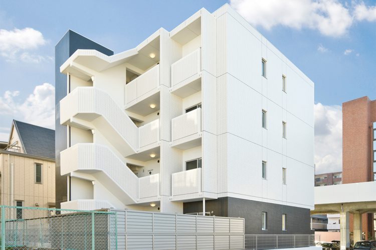 名古屋市名東区の賃貸マンションの2階以上が白色の外観デザイン