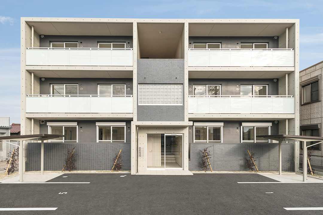 名古屋市熱田区の全室角部屋になるように中央にエントランスを配置した賃貸マンション