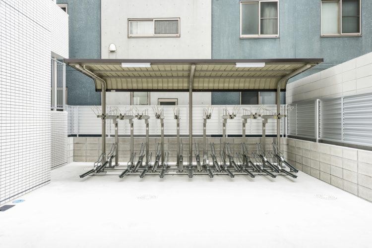 名古屋市西区の賃貸マンションの屋根付き2段自転車ラック付き駐輪場
