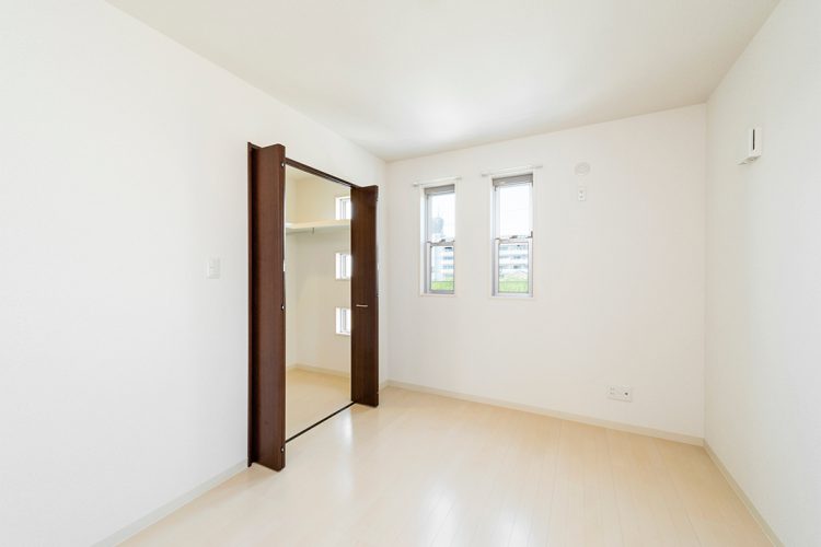 名古屋市天白区の賃貸戸建住宅のウォークインクローゼット付き洋室
