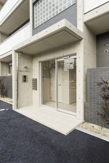 名古屋市熱田区の全室角部屋3階建て賃貸マンションのオートロック＆メールボックスの付いたエントランス