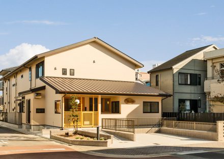 名古屋市千種区の約180坪の土地のスロープ付き和風な外観デザインの保育園