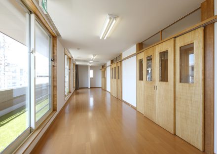 名古屋市千種区の保育施設の2階 バルコニー横の共有保育室