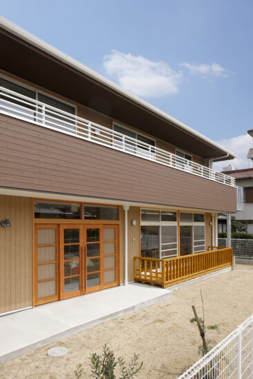 名古屋市千種区の約140坪の土地のバルコニー＆ウッドデッキ付きの保育園外観デザイン