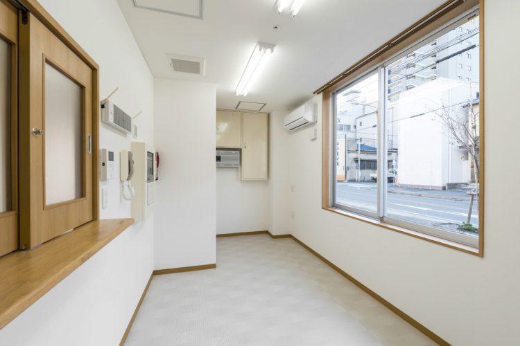 名古屋市中区の介護施設の明るい事務所