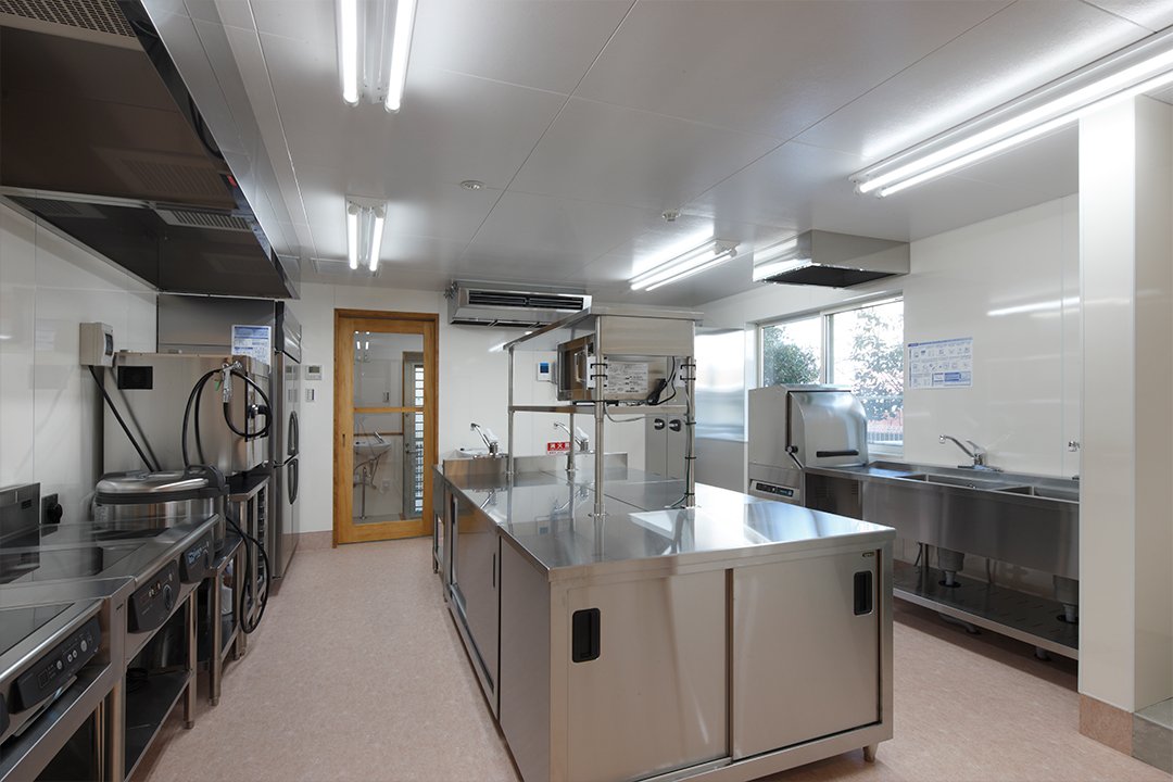 名古屋市千種区の保育施設の1階　設備の整った調理室