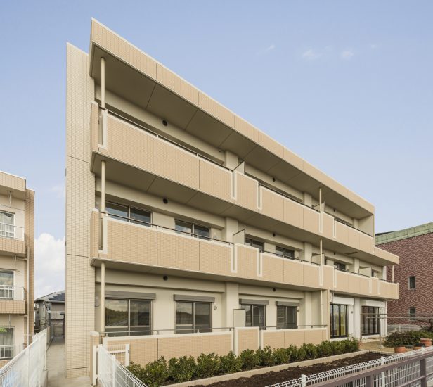 愛知県長久手市の賃貸併用マンションのナチュラルカラーの外観デザイン