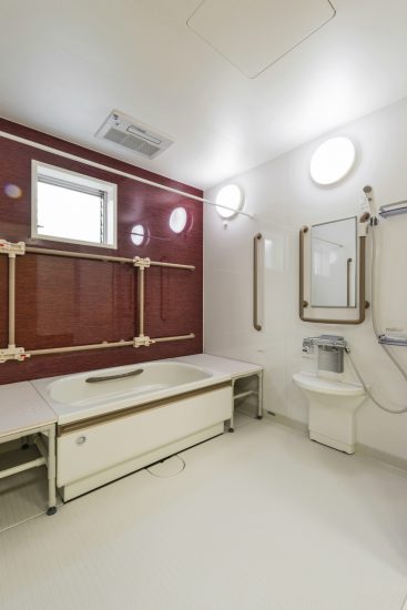 名古屋市中区の介護施設の手すり付の介護用浴室