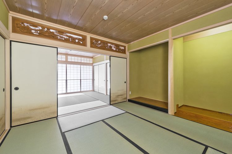 愛知県長久手市の賃貸併用住宅のオーナー宅：欄間が美しい二間続きの和室　床の間付き