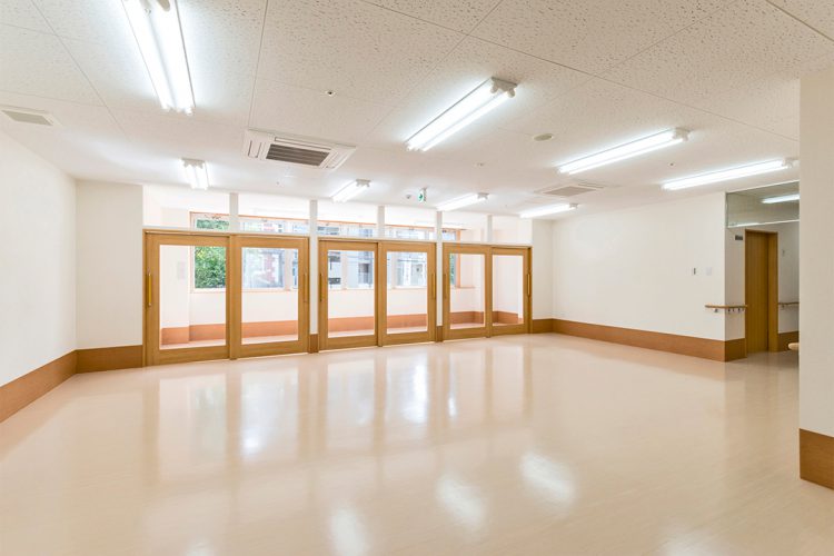 名古屋市天白区の介護施設の2F明るい居間・食堂