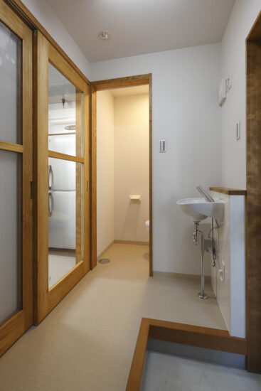 名古屋市千種区の約140坪の土地のトイレや手洗い場の付いた調理場前室