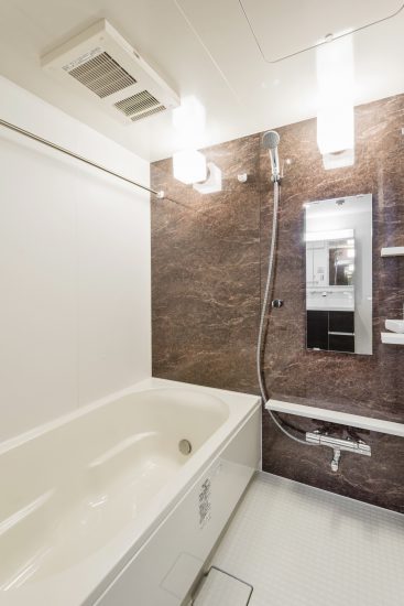 愛知県長久手市の賃貸マンションの浴室乾燥機付きのゆったりバスルーム