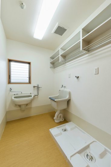 名古屋市北区の介護施設のデイサービス用　棚付き洗濯室