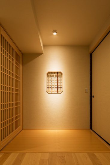名古屋市名東区の賃貸併用住宅のオーナー邸：格子の付いた和風の前室