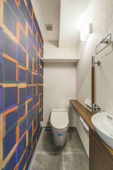 名古屋市西区の賃貸併用住宅のオーナー様宅の手洗い場付きのトイレ